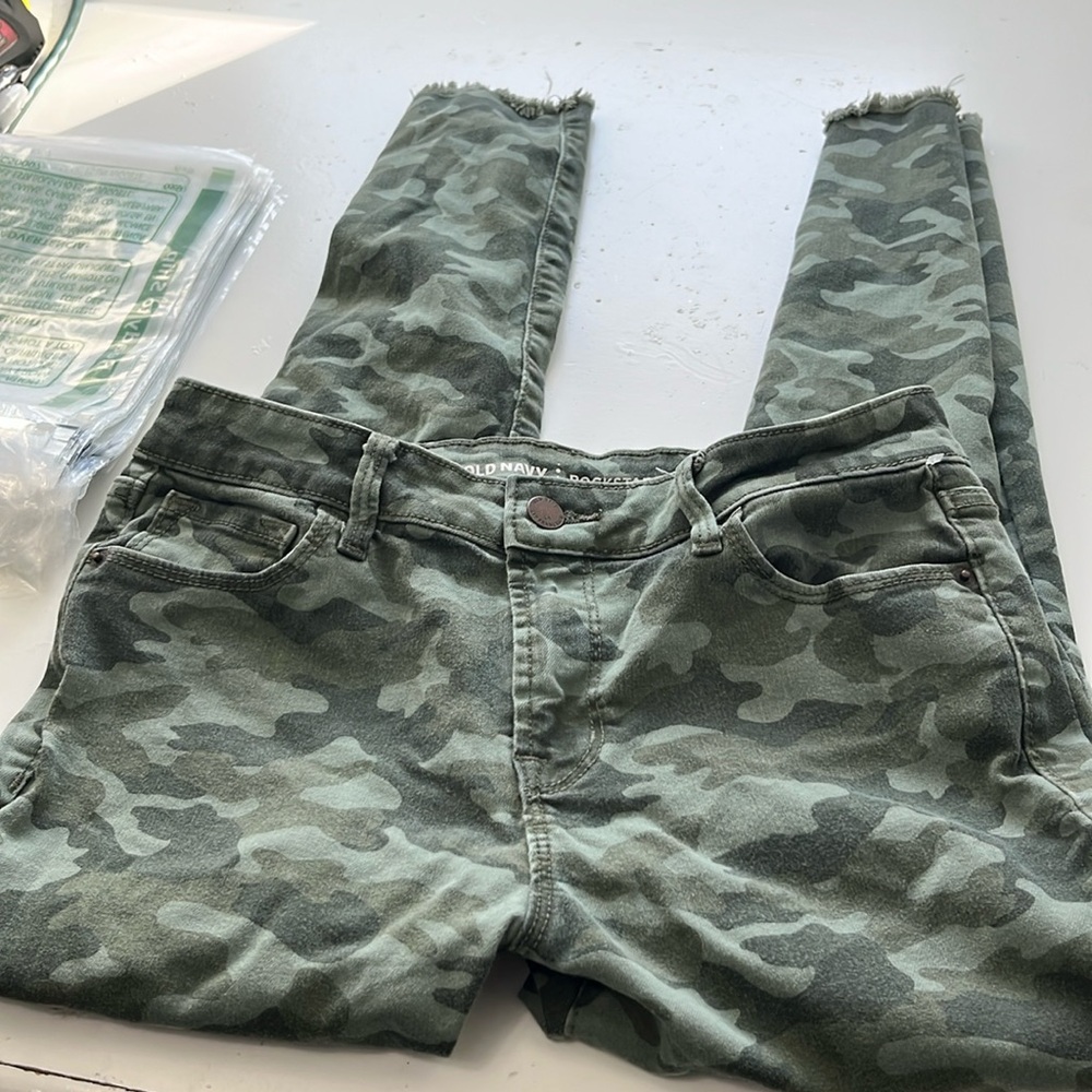Old Navy Size 6 Rockstar Mid-Rise Green Camo Print Denim Jeans